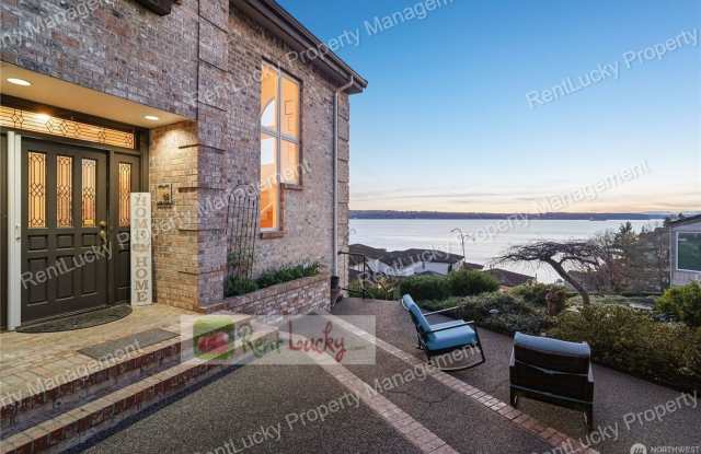 STUNNING VIEWS!! HUGE 5-Bedroom Home w/Separate MIL Cottage in Brown's Point!! Gallery 3