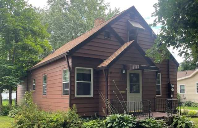 Great Eastside Location 3-Bedroom Bungalow w/Central Air photos photos