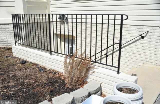 7582 VENTURE DR Gallery 3