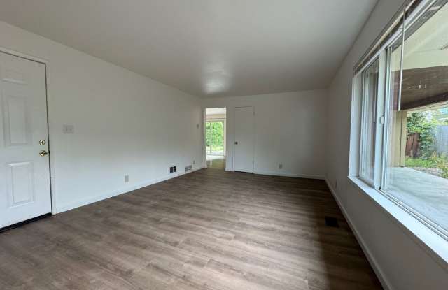 Newly renovated 3 bed 1.5 bath home at White center in Seattle Gallery 3