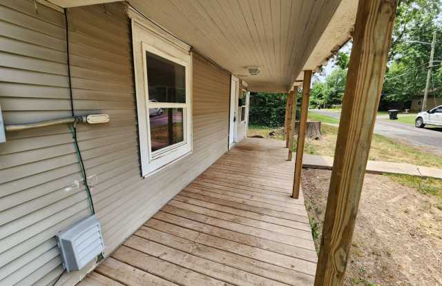 Spacious 2-Bedroom, 1-Bathroom Home AVAILABLE NOW!! Gallery 4