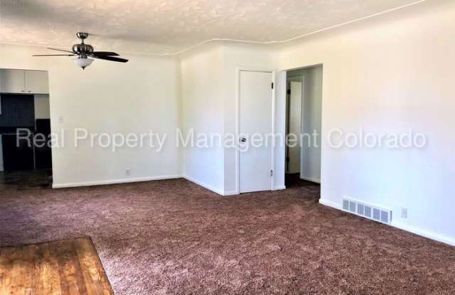 3361 South Dahlia Street Gallery 4