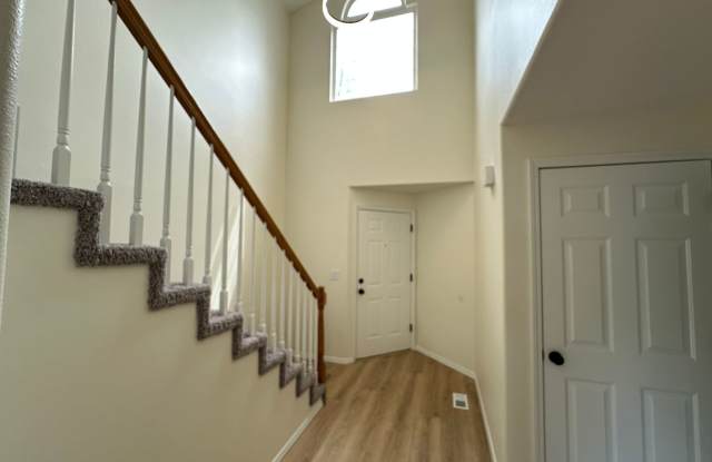 Shopper's Delight- Central Vancouver 2/ 2.5 Townhouse Gallery 4