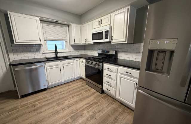 Spacious 4-Bedroom Home with First-Floor Convenience and Great Outdoor Space - 390 Victor Avenue, Cuyahoga Falls, OH 44221