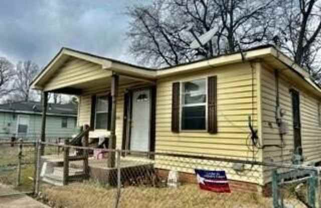 109 Young Street - 109 Young Street, Greenwood, MS 38930