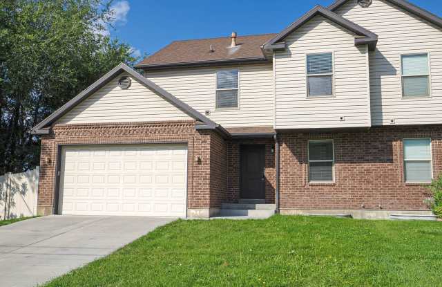Spacious American Fork Duplex with Garage and Lawn Care Package Gallery 3