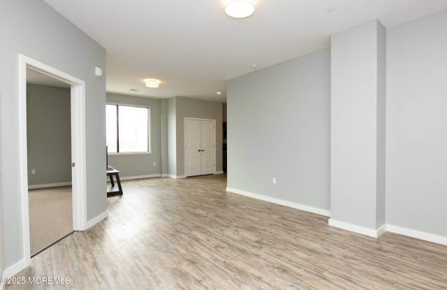 1075 Stephenson Avenue photos photos