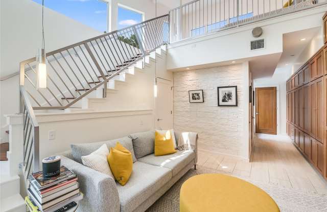 1621 W 12th ST A photos photos