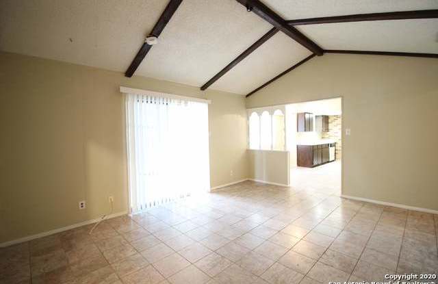 7622 PIPERS CREEK ST Gallery 4