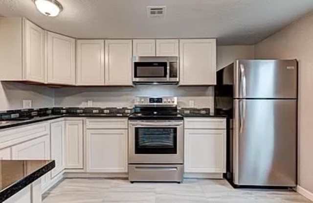 1810 Northwest 11th Street - A Gallery 3