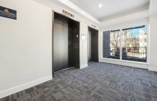 932 Broadway Gallery 4