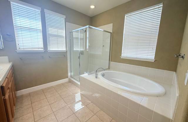 Spacious 4-Bedroom Home in Desirable Southgate Petaluma Gallery 4