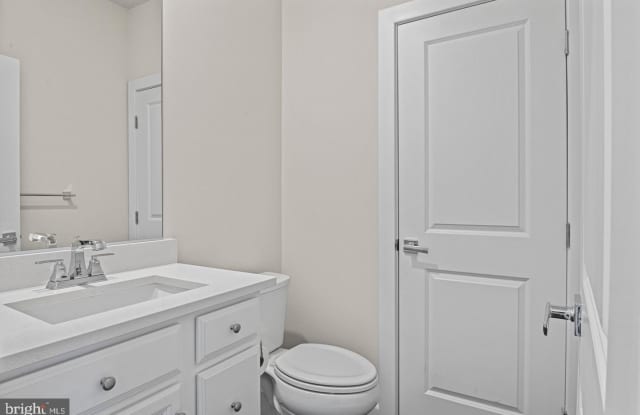 13007 HATTONTOWN Square Gallery 4