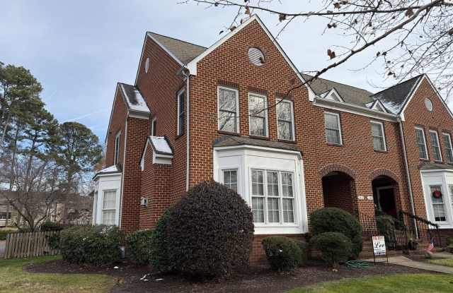 Immaculate End-Unit Townhome in Port Warwick - 282 Walt Whitman Avenue, Newport News, VA 23606