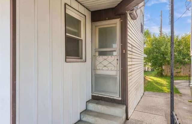Norwood- Adorable Duplex with ample space and storage Gallery 4
