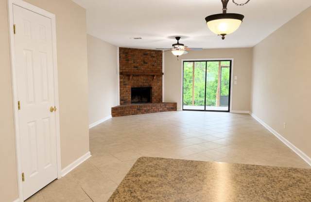 3207 Shamrock Street East Gallery 1