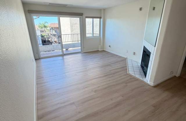 Lovely Top Floor Condo Available Now Gallery 1