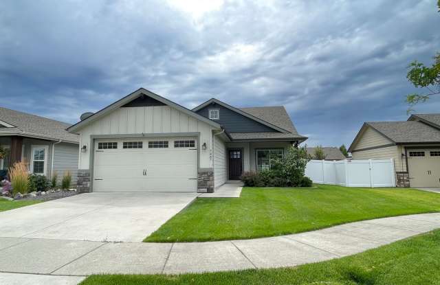2 Story in The Landings! photos photos