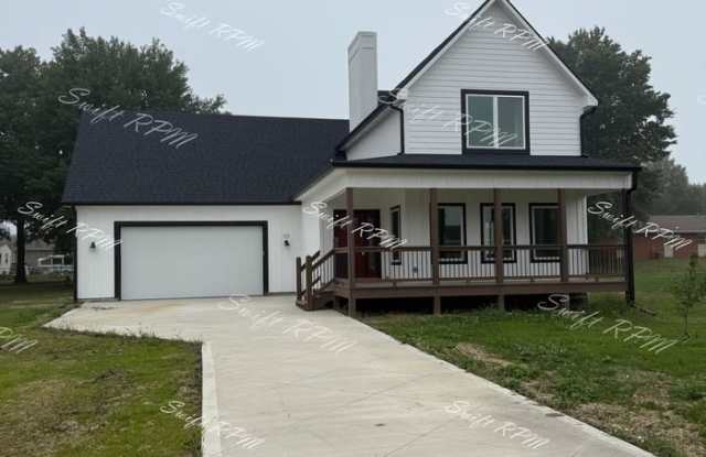 117 Pendleton Avenue - 117 Pendleton Avenue, Wellsville, KS 66092 117 Pendleton Avenue - 117 Pendleton Avenue, Wellsville, KS 66092