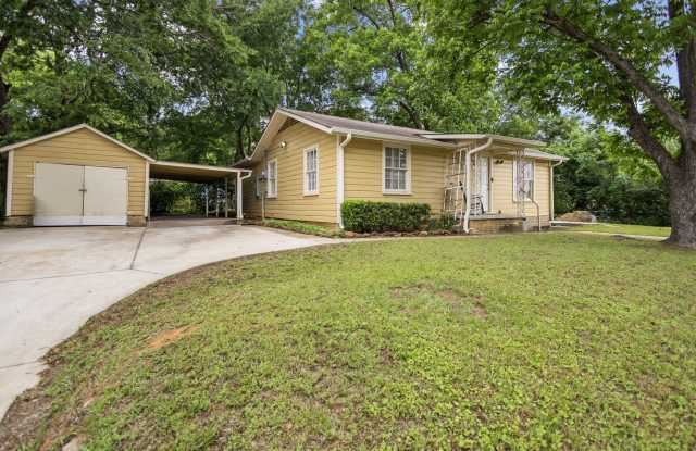 Charming 3 Bedroom, 1.5 Bath Cottage Near Hospitals and Tyler Jr College Gallery 3