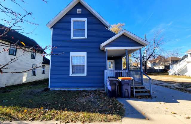 Large 3 Bedroom Southside Holland - 354 South River Avenue, Holland, MI 49423
