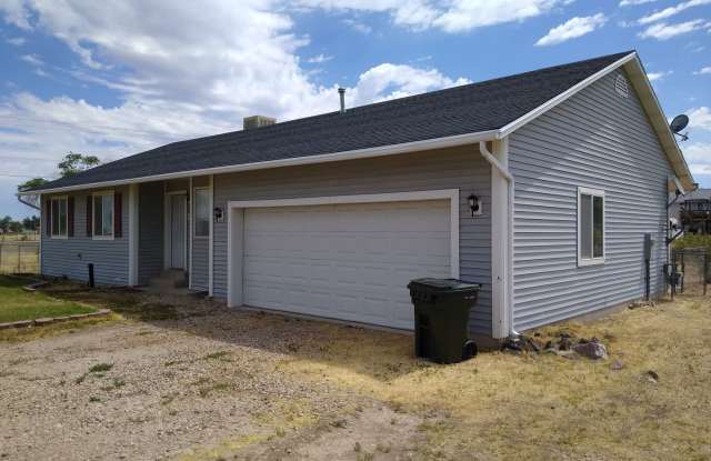 3 Bedroom 2 Bath in Enoch, large fenced yard with 2 car garage - 4782 Quickdraw Lane, Enoch, UT 84721