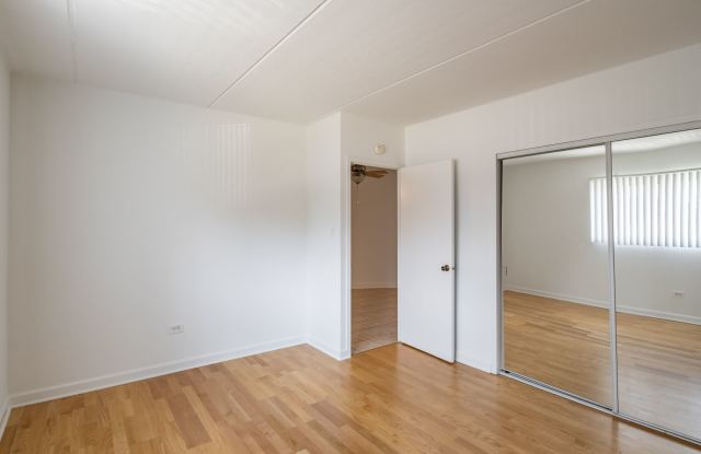 Deluxe One Bed/One Bath Apartment + Private Balcony - Heat & Parking Included! Gallery 4