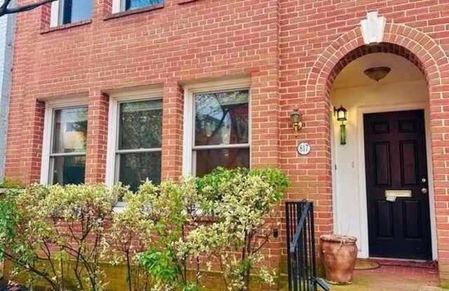 817 E ST SE unit: 1 photos photos