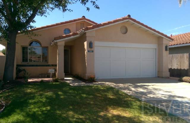 Captivating 3 bed 2 bath home in South Santa Maria. photos photos