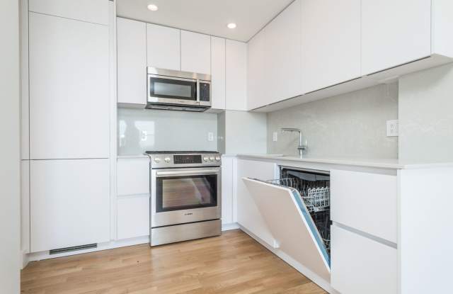 Beautiful condo next to Carson Beach with Move in Specials!!! - 1410 Columbia Road, Boston, MA 02127