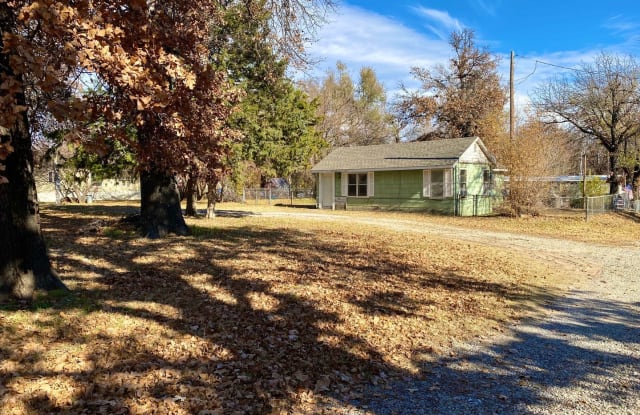 3693 S McCord - 3693 McCord Rd, McCord, OK 74604