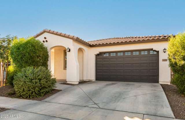 1229 E Maldonado, Phoenix - Gorgeous 4 bedroom home in gated community - 1229 East Maldonado Drive, Phoenix, AZ 85042
