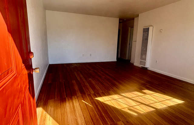 Clean, Move-In Ready Unit Available Now! Gallery 3