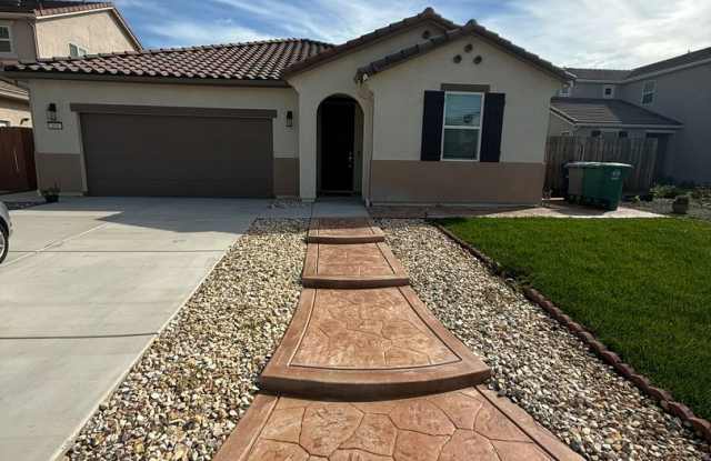 HALF OFF 1ST MONTHS RENT photos photos
