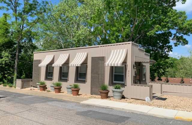 Duplex close to W Law School photos photos