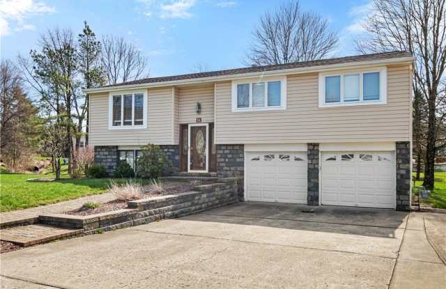 16 Wheatfield Dr Gallery 1