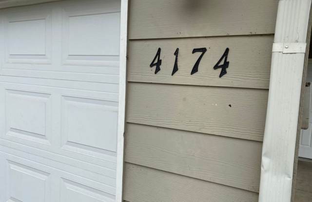 large 3 Bedroom 2.5 Bath Springfield duplex photos photos