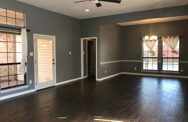 801 Meadow Creek Drive Gallery 4