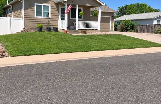 Spacious 4 Bedrooms | 3 Bathrooms | Pet Friendly | Fenced Yard | 2-Car Garage in Wellington photos photos