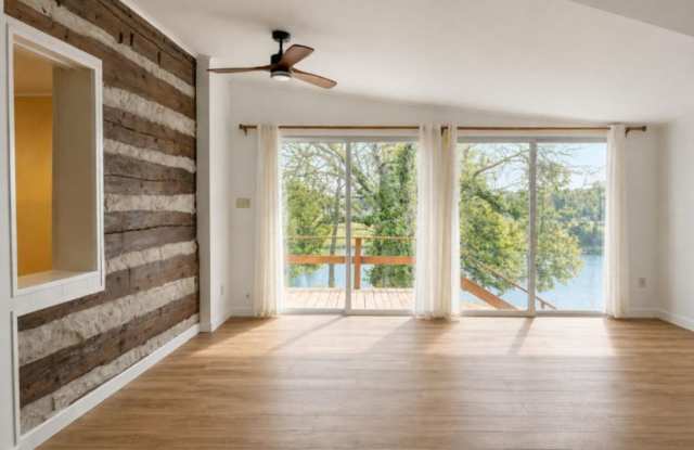 Beautiful 4 bed / 2 bath Country Home Gallery 3