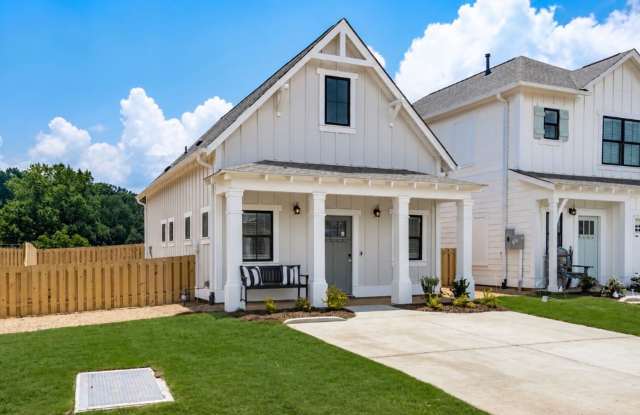 1 Bedroom Home with Private Driveway and Fenced Backyard photos photos