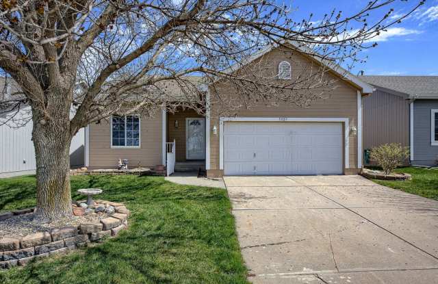 Spacious 3 Bedroom Gem In Southwest Omaha!! photos photos
