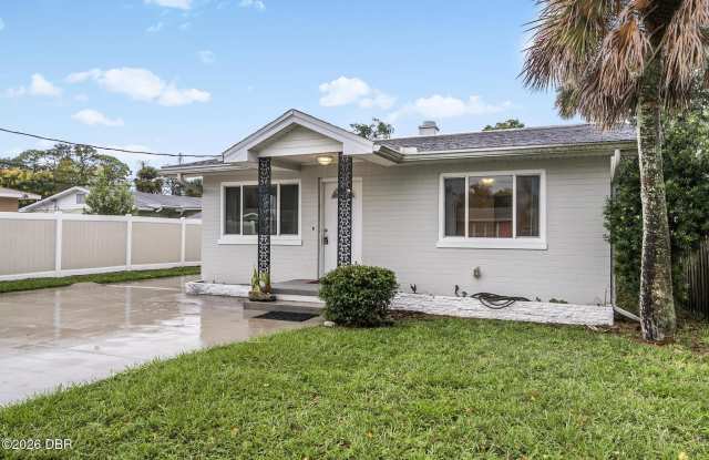 1541 Daytona Avenue Gallery 1