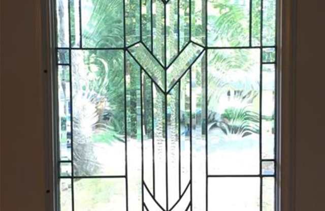 1031 Oakview Drive Gallery 3