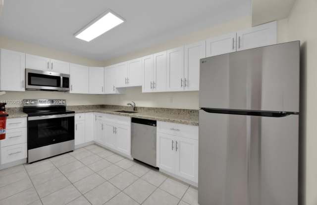 9429 SW 76th St - 9429 Southwest 76th Street, Sunset, FL 33173