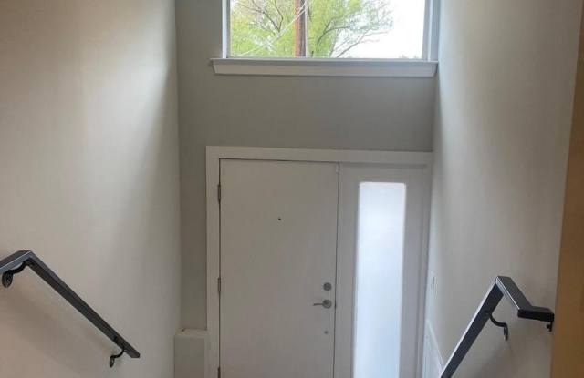 4745 SHELDON Street Gallery 3