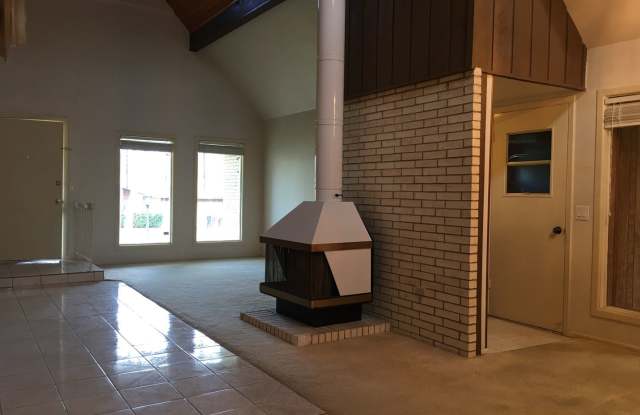 2913 Encino Drive Gallery 4