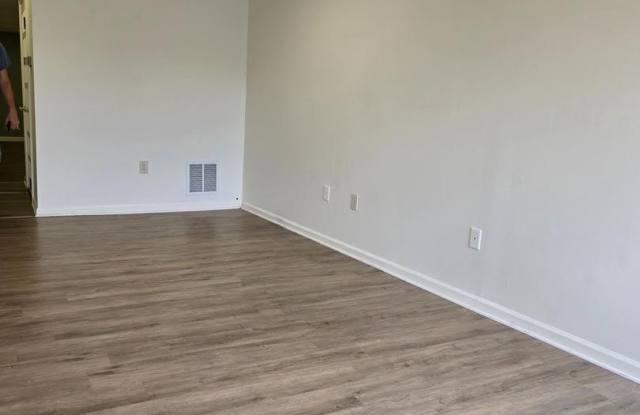 147 W LANCASTER AVE Gallery 3