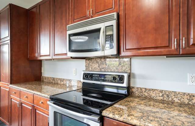Pet Friendly, 3/2.5 Groundfloor Condo with a 1 Car Garage, Patio  Close to Amenities in Kihei Gallery 4