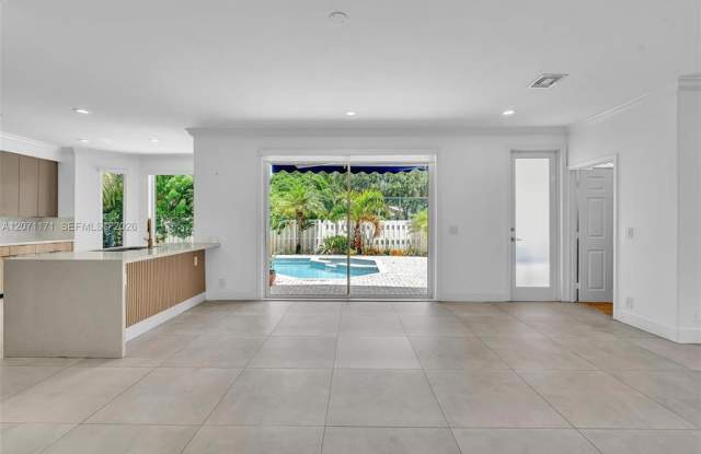 3433 Southwest 52nd Court Gallery 4